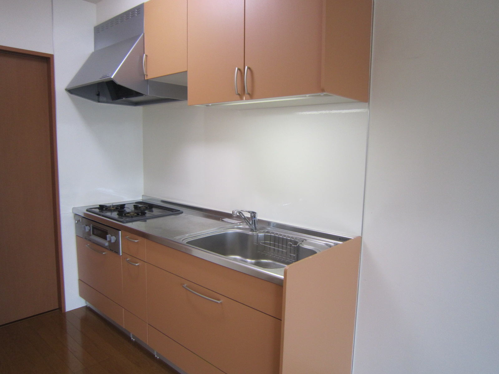Living and room. System kitchen