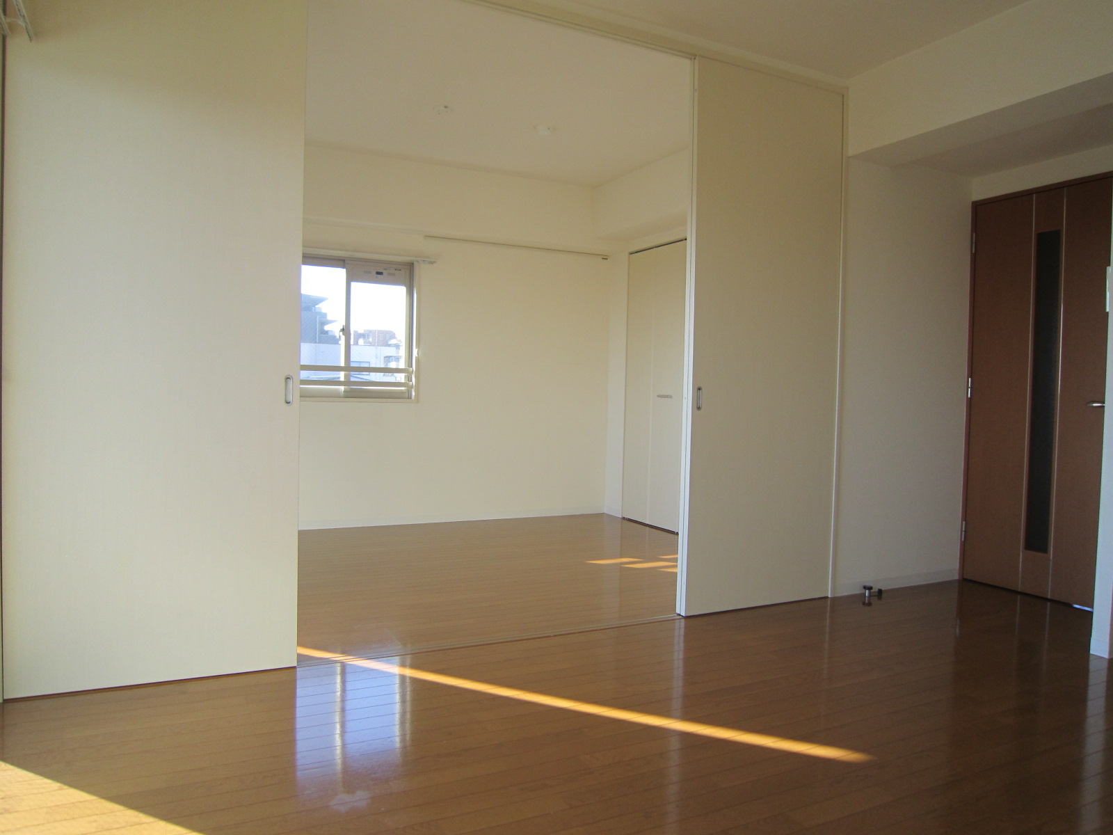 Living and room. Living & Western-style