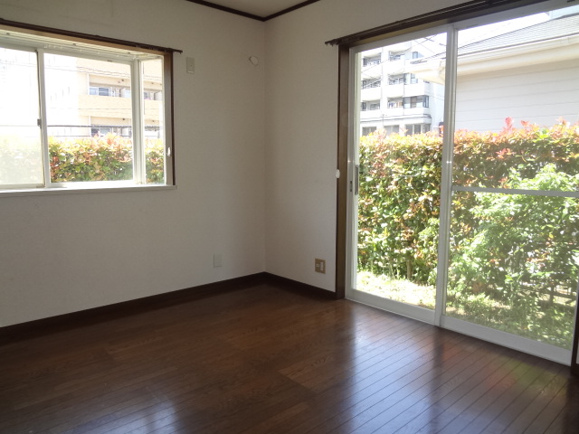 Living and room. With bay window. Bright living.