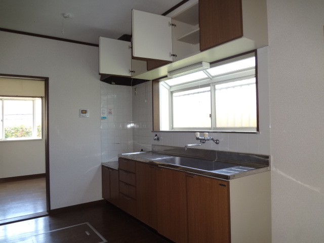 Kitchen. Dining kitchen 8 pledge. Gas stove is installed Allowed.