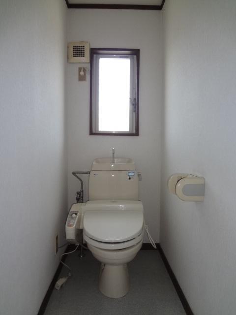 Toilet. 1st floor, There is a toilet on the second floor.