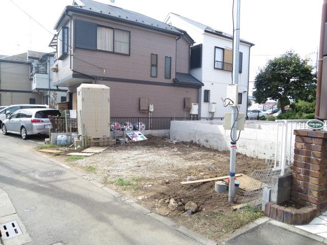 Local photos, including front road. Local (10 May 2013) Shooting