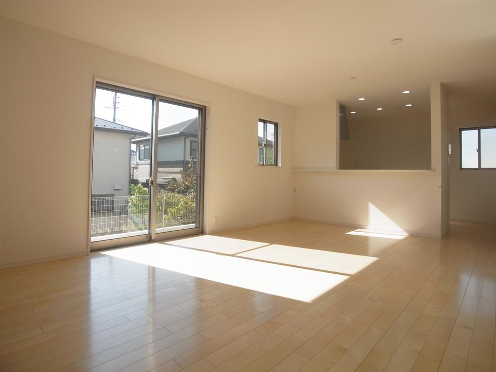 Living. Indoor (11 May 2013) Shooting Living in the sunny (hot water floor heating installation)