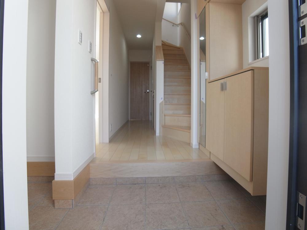 Entrance. Local (11 May 2013) approach from the shooting entrance