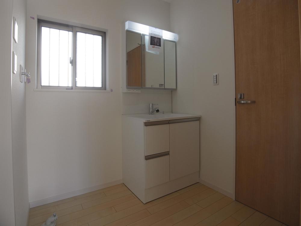 Wash basin, toilet. Indoor (11 May 2013) Shooting