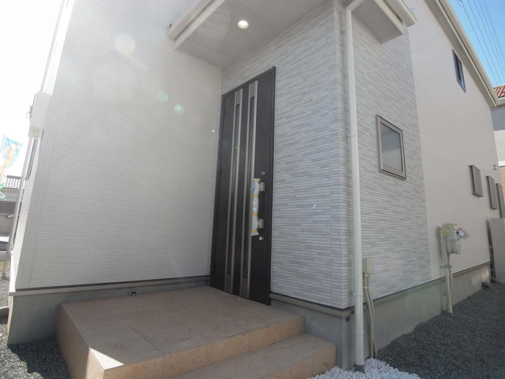 Entrance. Local (11 May 2013) Shooting