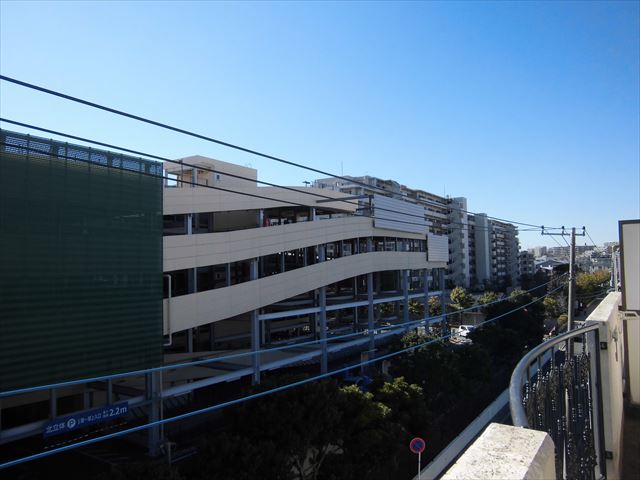 View. In front LaLaport