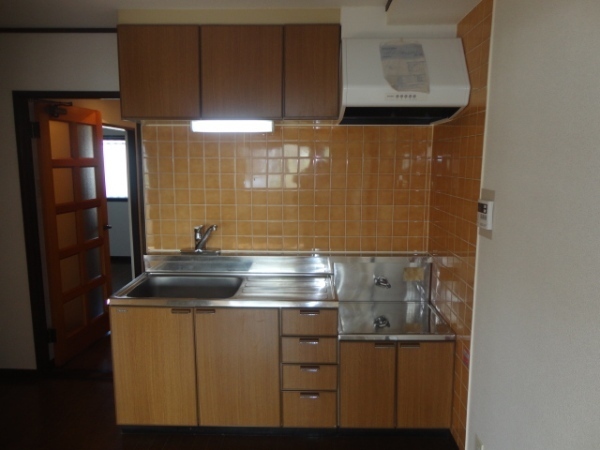 Kitchen. Please see local Come