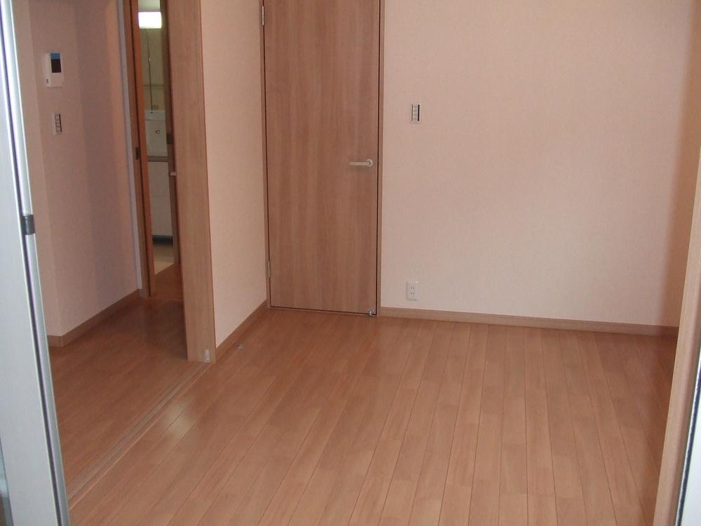 Non-living room. Indoor (12 May 2013) Shooting