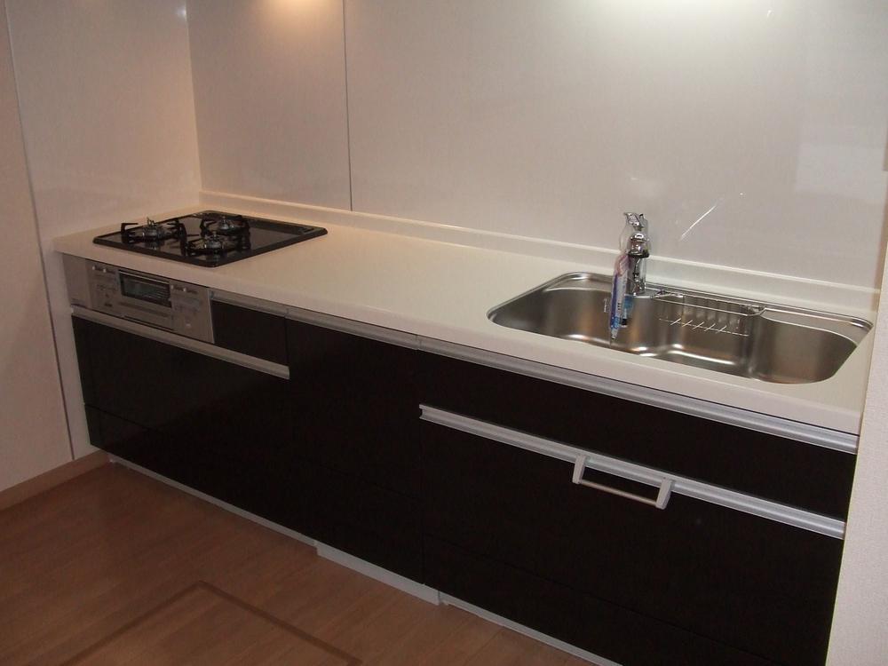 Kitchen. Indoor (11 May 2013) Shooting