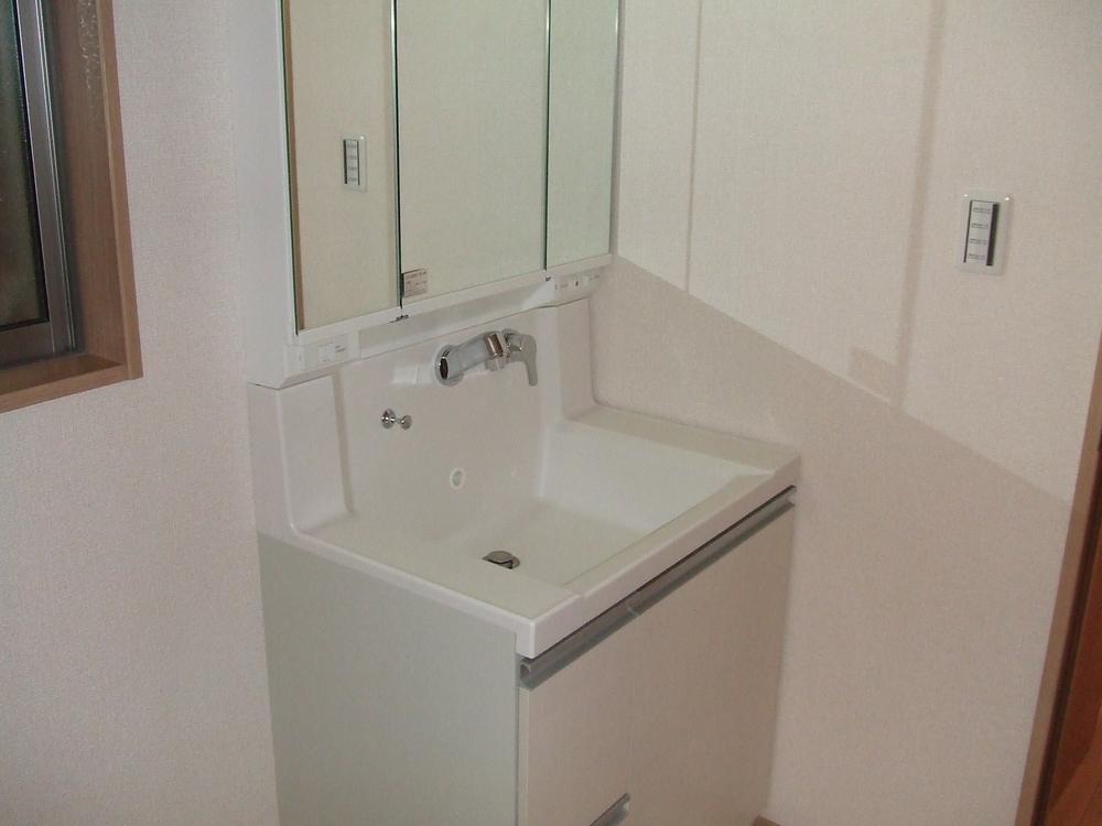 Wash basin, toilet. Indoor (12 May 2013) Shooting