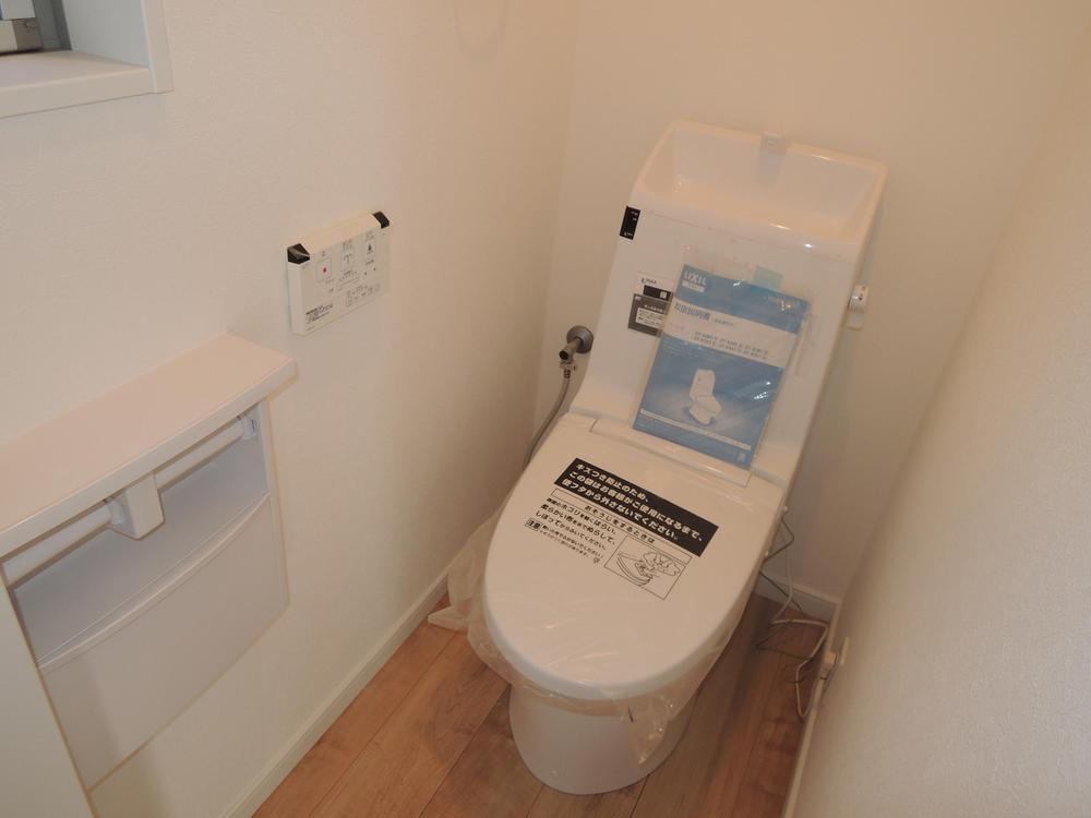 Toilet. Toilet (No.5)