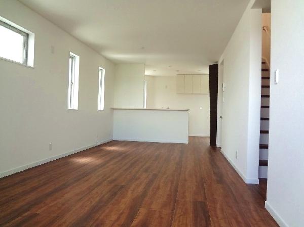 Living. Detached interior introspection Pictures - is living LDK17.4 Pledge.