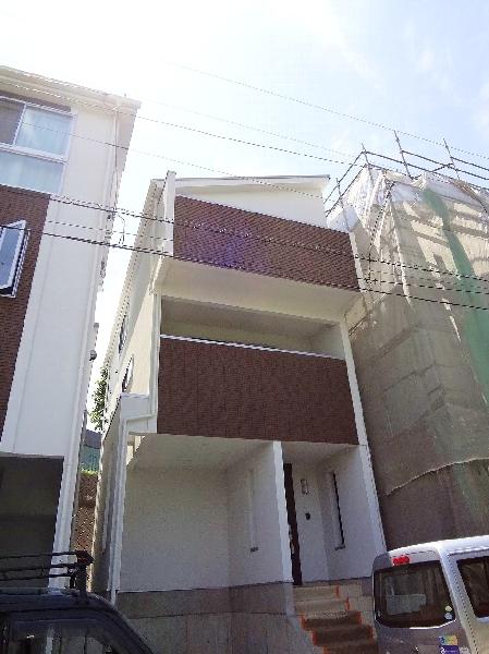 Local appearance photo. Building 3