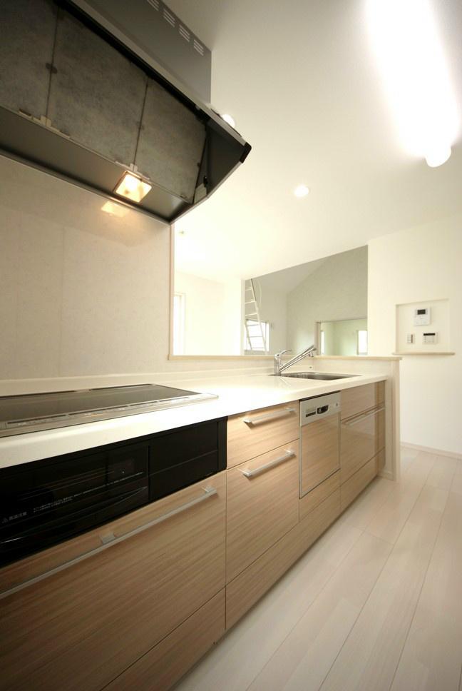 Kitchen. The company kitchen construction cases