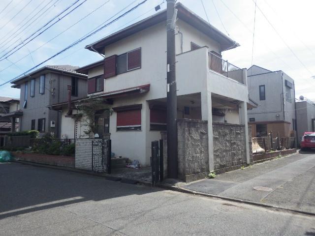 Local photos, including front road. Site appearance photo