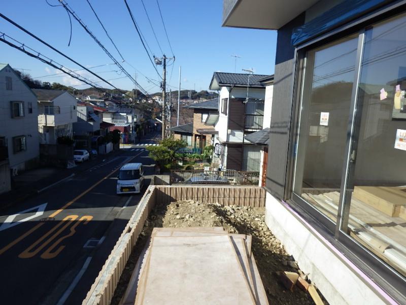 Garden. There is a south garden.