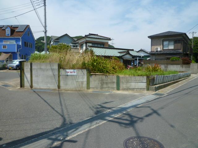 Local photos, including front road. Southwest ・ It will be in the south-east of corner lot