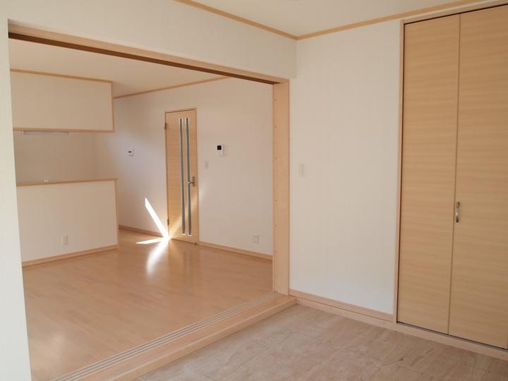 Same specifications photos (living)