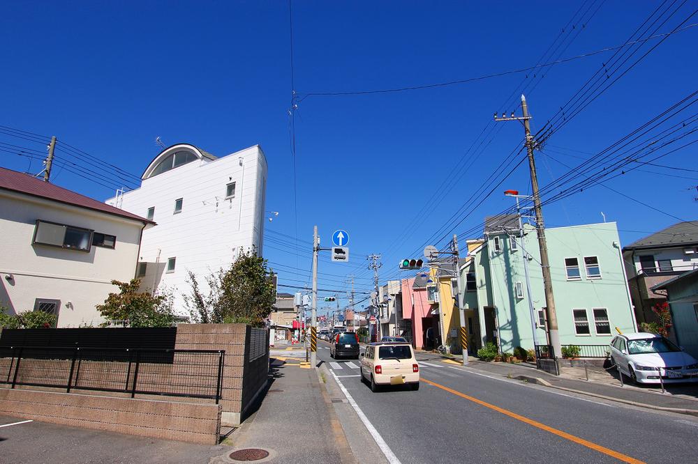 Local photos, including front road. Local (09 May 2013) Shooting
