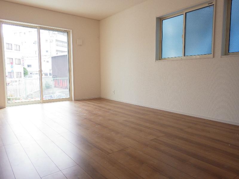 Living. 14 tatami mat of LDK (photo is 2 Building)