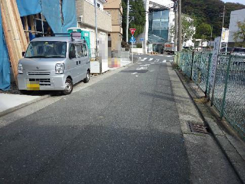 Local photos, including front road. Front road 4.51m width