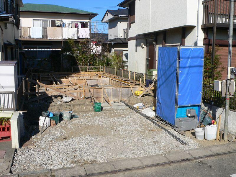 Local photos, including front road. Local (12 May 2013) Shooting