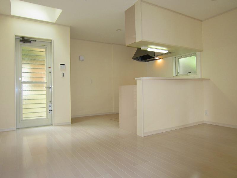 Living. There is a top light, Bright living room