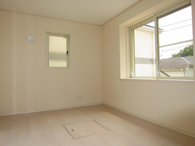 Other introspection. All room three-sided lighting