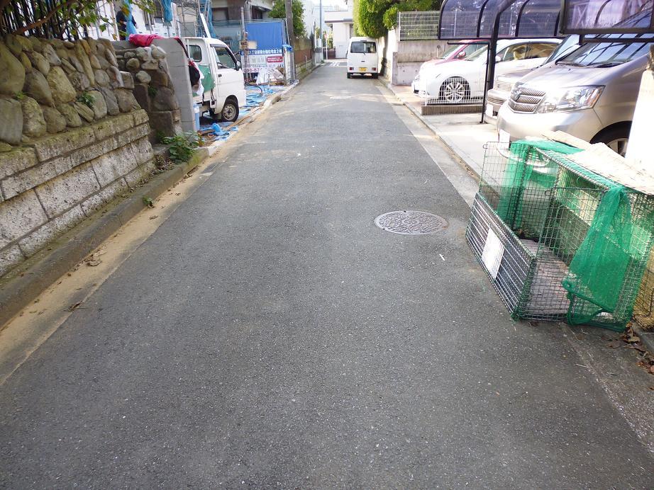 Local photos, including front road. Local (11 May 2013) Shooting