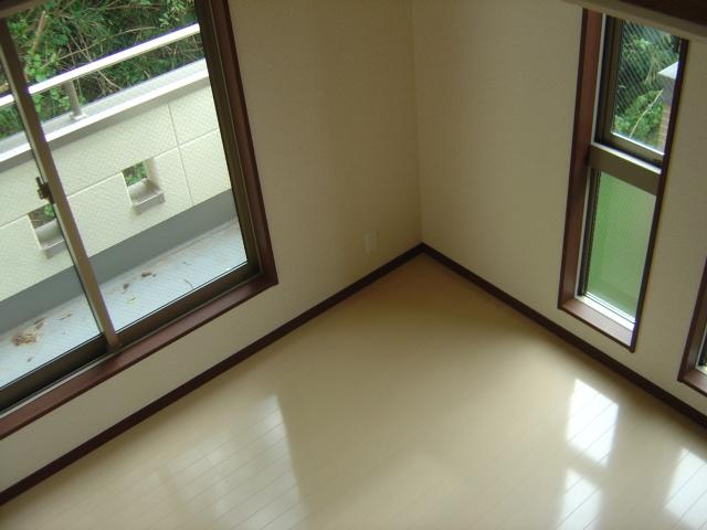 Other.  [Example of construction] Southwest side is a sense of release