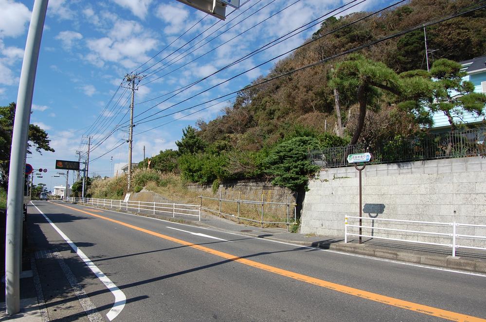 Local photos, including front road. Local (10 May 2012) shooting