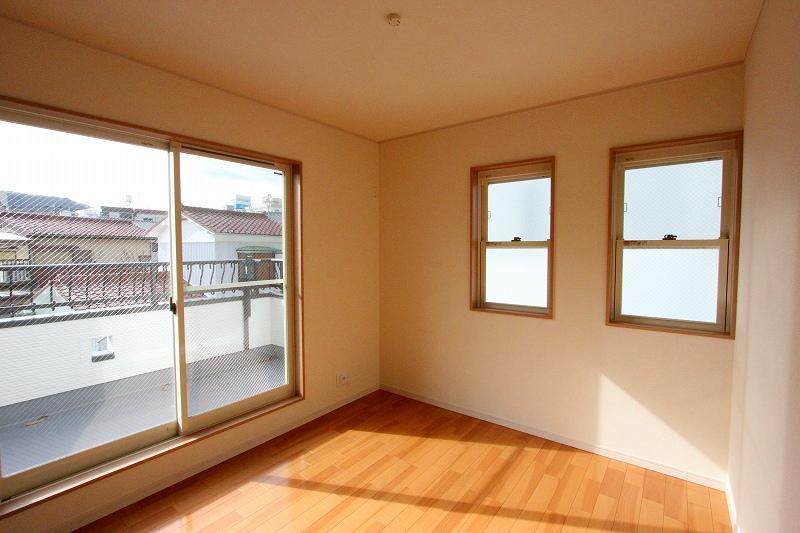 Non-living room. Indoor (12 May 2013) Shooting