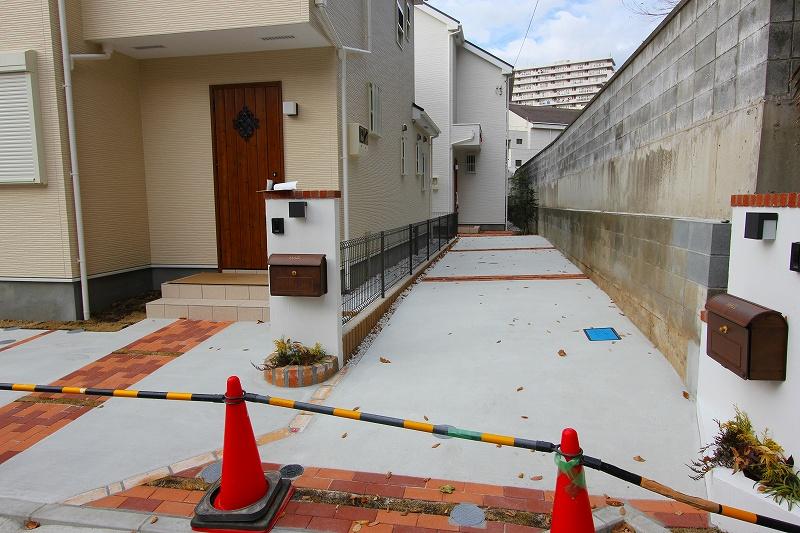 Local photos, including front road. Local (12 May 2013) Shooting