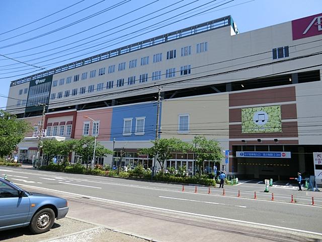 Shopping centre. 1200m to ion