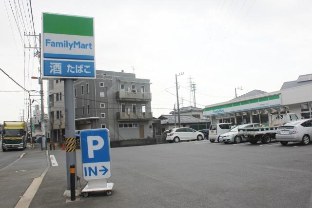 Convenience store. 2107m to FamilyMart Yokosuka Nagai shop