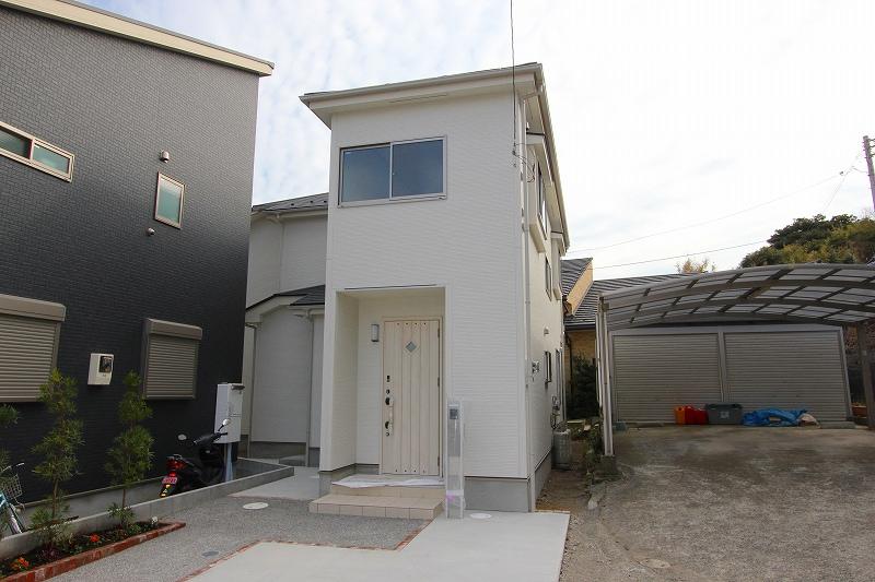 Local appearance photo. Local (12 May 2013) Shooting