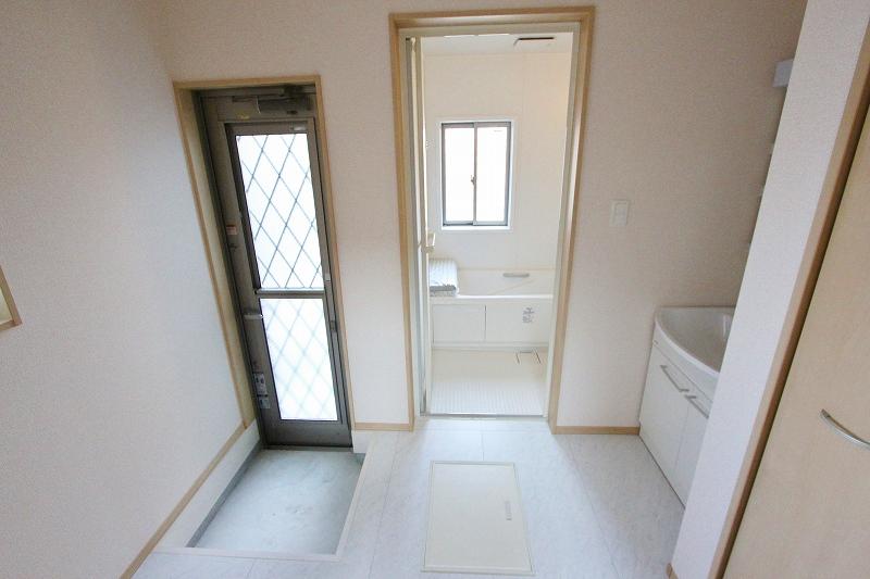 Wash basin, toilet. Indoor (12 May 2013) Shooting