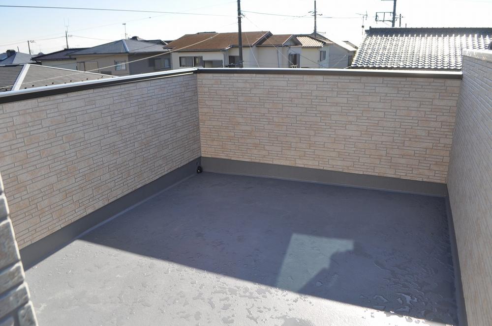 Balcony. About 1 square meters rooftop balcony of. Sunbathing is also wide. It is good also to astronomical observation.