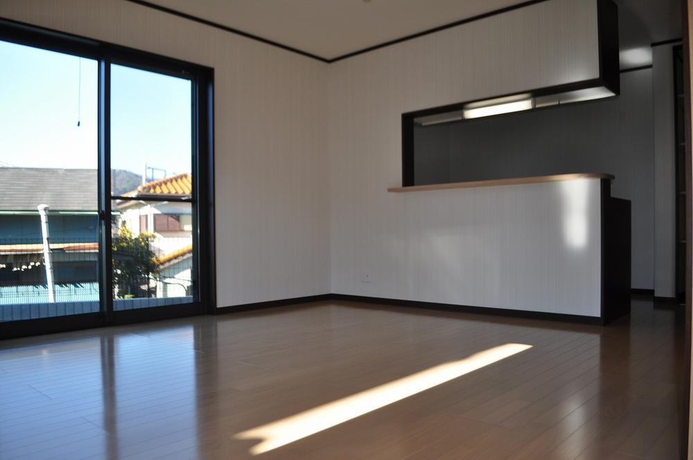 Living. We are living the spacious face-to-face.