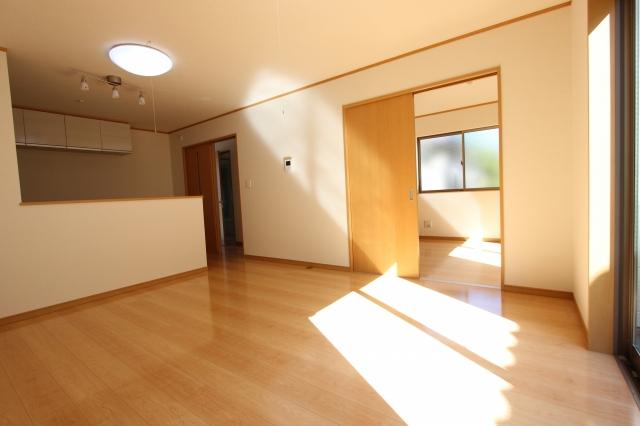 Same specifications photos (living)