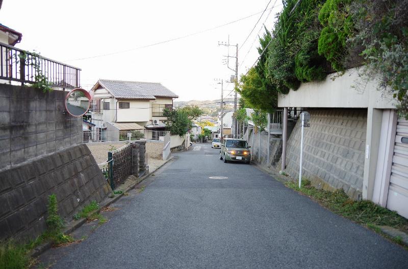 Local photos, including front road. Easy in 6m road