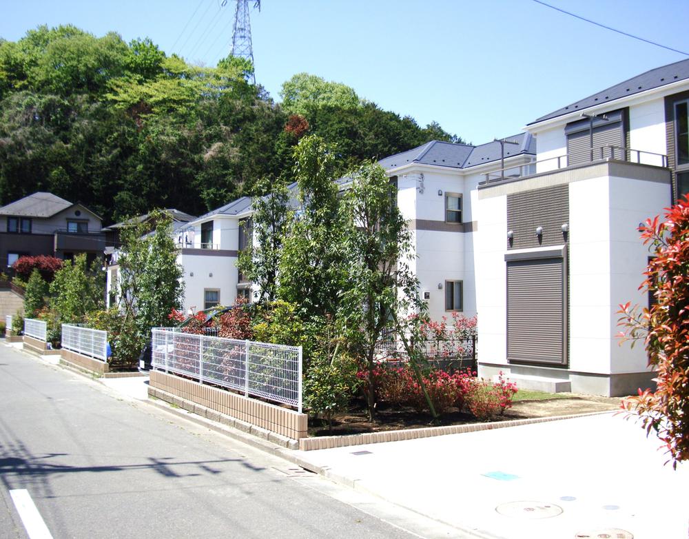 Same specifications photos (appearance). It is the same specification. You can choose outer wall color