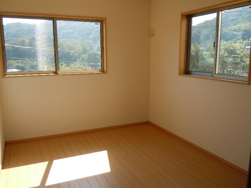 Non-living room. Western-style construction cases