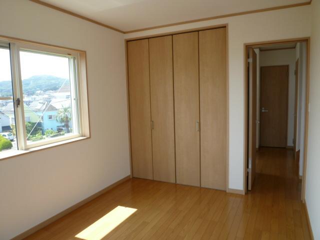 Non-living room. South 6 Pledge