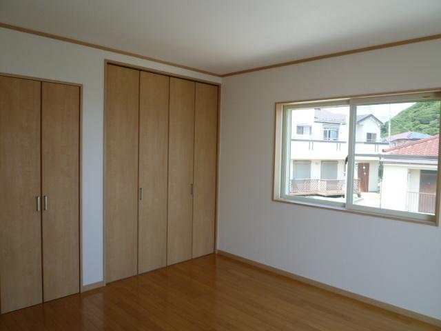 Non-living room. 8 quires south