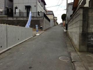 Local photos, including front road. It has become one step higher from the road, A glance is not worried