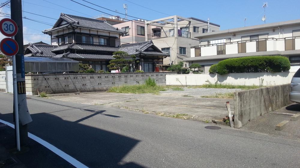 Local photos, including front road. Local (12 May 2013) Shooting