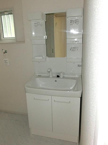 Wash basin, toilet. Same specifications Photos