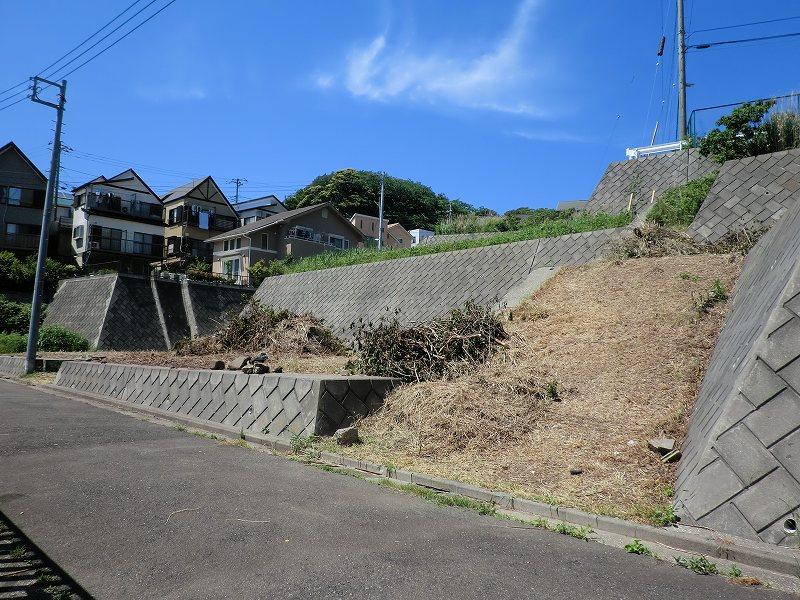 Local photos, including front road. Terraced per day good in the south road